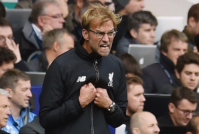 Hóa tội đồ phút cuối, Xhaka tìm cách trút giận lên trọng tài  - Bóng Đá