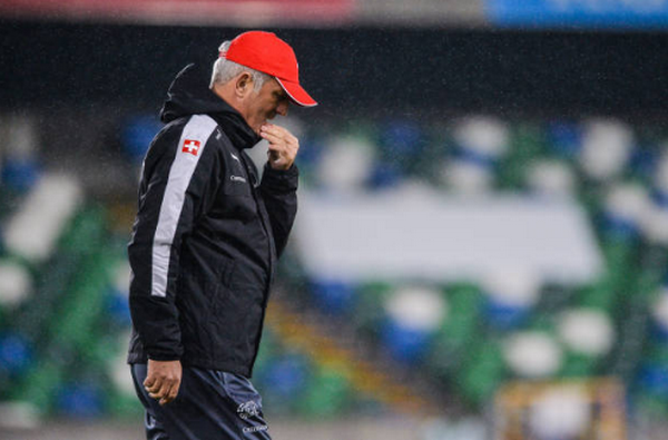 HLV Thụy Sỹ lo âu ra mặt trước giờ quyết đấu Bắc Irelan - Bóng Đá