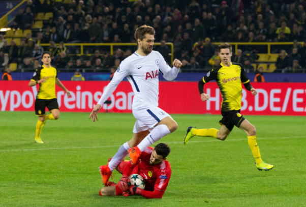 Liên tục bắn phá, Tottenham khiến thủ môn Dortmund rời sân - Bóng Đá