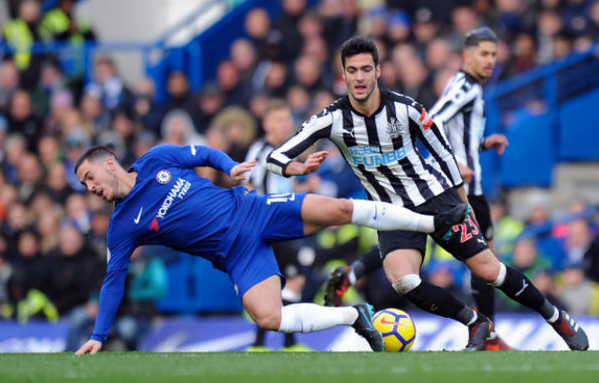 Mặc đối phương chơi xấu, Hazard 'không thể dừng lại' - Bóng Đá