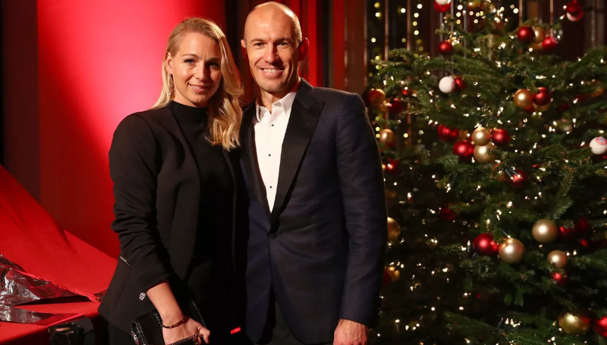 Dàn sao Bayern lịch lãm dự Giáng Sinh sớm cùng 'nửa kia' - Bóng Đá