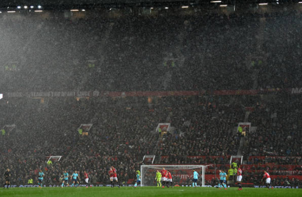 Mưa như trút nước trong khoảnh khắc Lukaku phá lưới Bournemouth - Bóng Đá