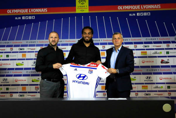 'Kẻ du mục' của Man City rạng rỡ ra mắt CLB mới - Bóng Đá