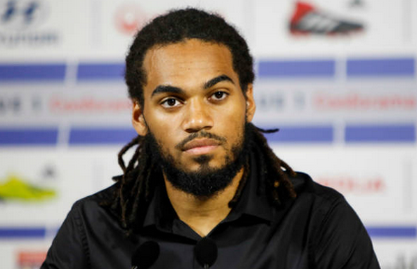 'Kẻ du mục' của Man City rạng rỡ ra mắt CLB mới - Bóng Đá