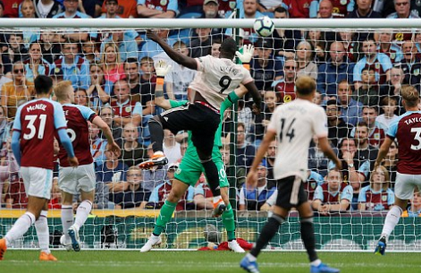 TRỰC TIẾP Burnley 0-1 Man Utd: Sanchez kiến tạo, Lukaku lập công (H1) - Bóng Đá