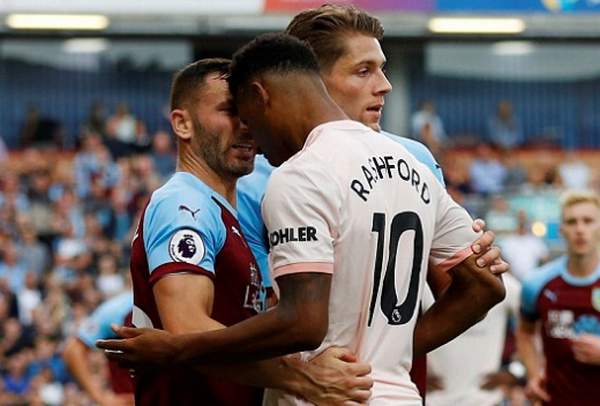 TRỰC TIẾP Burnley 0-2 Man Utd: Rashford nhận thẻ đỏ! (H2) - Bóng Đá