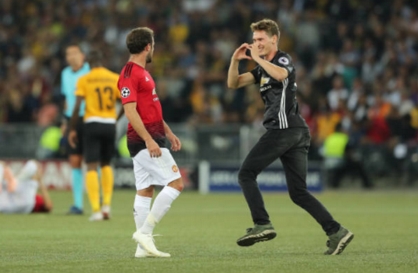 'Ibrahimovic' làm loạn trong chiến thắng của Man United - Bóng Đá