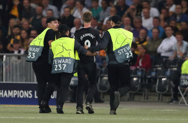 'Ibrahimovic' làm loạn trong chiến thắng của Man United - Bóng Đá