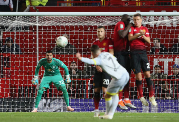 Thoát thua 90 phút, Man Utd vẫn gục ngã cay đắng trên chấm 11m trước Derby - Bóng Đá