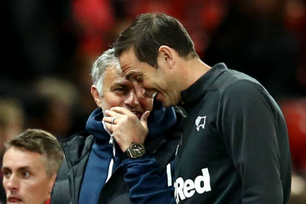 Phil Jones sút hỏng phạt đền và đây là cách Mourinho hành xử với anh - Bóng Đá
