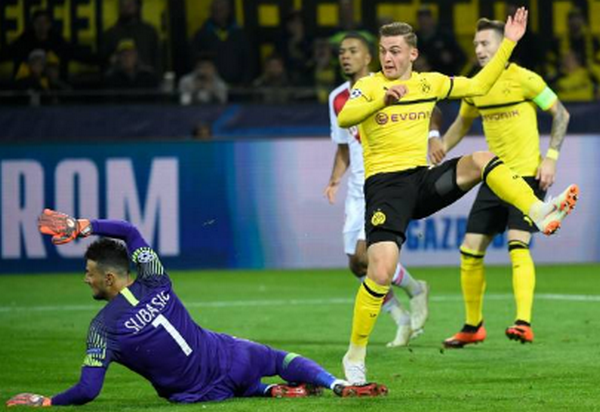 Golovin mặt như mếu khi cầu thủ này rời sân - Bóng Đá