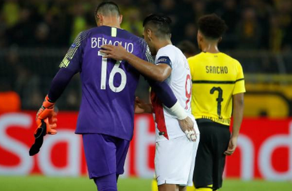 Golovin mặt như mếu khi cầu thủ này rời sân - Bóng Đá