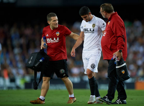 Messi 'điệu đà', bắt chước cách ăn mừng của Ronaldo - Bóng Đá