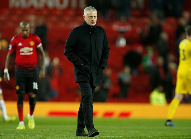 Không giành vé dự C1 giúp M.U tốn ít tiền sút Mourinho hơn - Bóng Đá