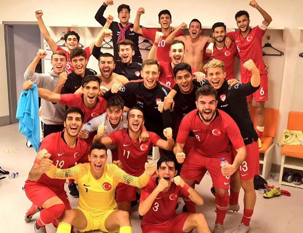 Chelsea quyết đấu 3 'đại gia', dốc hết sức chiêu mộ sao trẻ 2000 - Bóng Đá