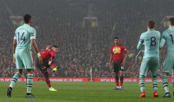 Rojo đóng vai 'kẻ hai mặt' trong lần trở lại sau 7 tháng - Bóng Đá