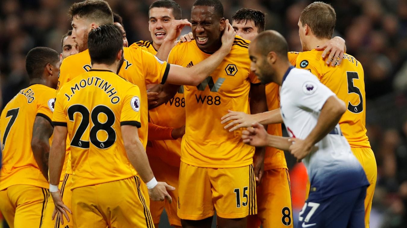 'Quái thú' bật cao, hàng phòng ngự Tottenham chết lặng - Bóng Đá