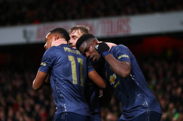 Hy sinh thân mình, Luke Shaw khiến CĐV 'không thể không yêu' sau pha bóng này - Bóng Đá