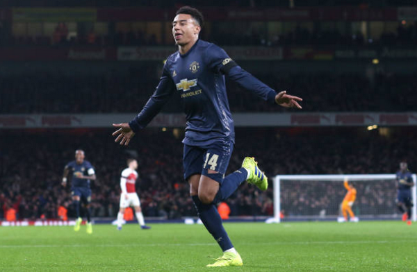 Hy sinh thân mình, Luke Shaw khiến CĐV 'không thể không yêu' sau pha bóng này - Bóng Đá