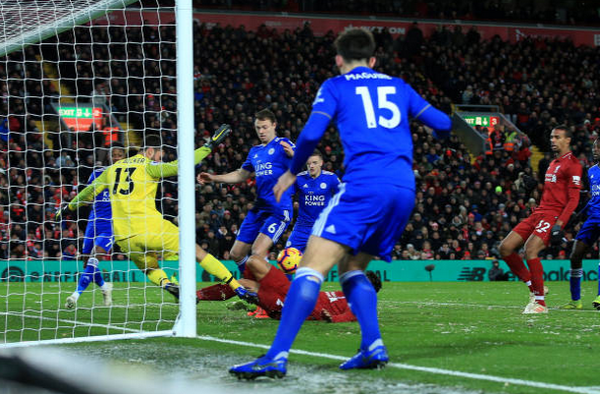 Không có Alisson, Roberto Firmino đã thành tội đồ - Bóng Đá