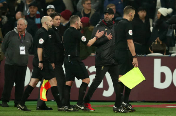 Không thể giữ bình tĩnh, Klopp 'gây sự' với nhiều người - Bóng Đá