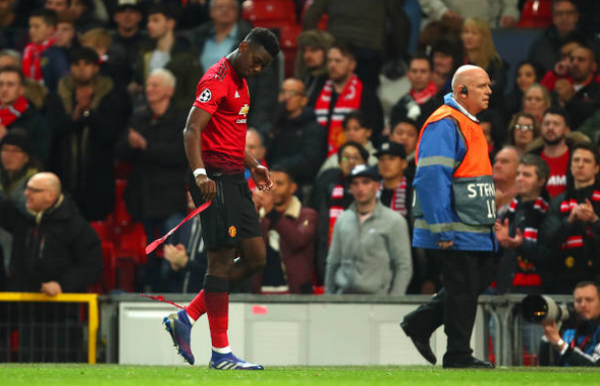 Nhận thẻ đỏ, Pogba làm gì trên đường rời sân? - Bóng Đá