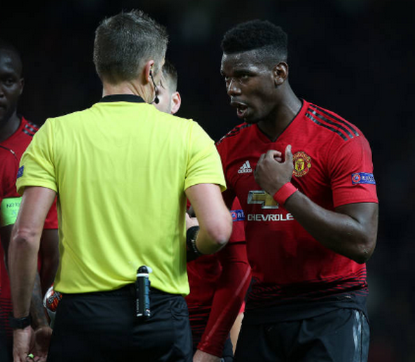 Nhận thẻ đỏ, Pogba làm gì trên đường rời sân? - Bóng Đá
