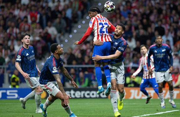 Ademola Lookman (6.8): Là mũi khoan lợi hại bên hành lang cánh, Lookman liên tục khiến Ben White phải vất vả chống đỡ. Tuy nhiên, sự hiệu quả trong khâu dứt điểm cuối cùng là điều anh còn thiếu khi bỏ lỡ tới ba cơ hội ngon ăn có thể định đoạt trận đấu.