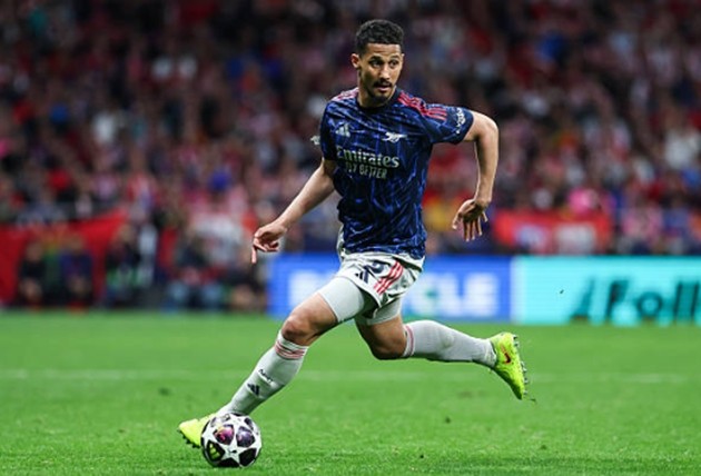 Trung vệ: William Saliba - 6.9 điểm Saliba có khởi đầu hơi thiếu tự tin với một vài đường chuyền hỏng nguy hiểm bên phần sân nhà. Tuy nhiên, trung vệ người Pháp đã nhanh chóng lấy lại sự tập trung, thể hiện đẳng cấp trong các pha tranh chấp tay đôi và dần ổn định lối chơi, giúp Arsenal hóa giải nhiều đợt hãm thành của đối thủ.