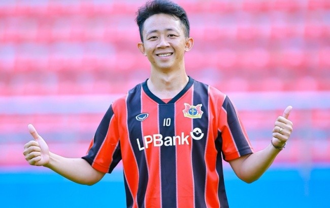 Ngọc Quang tái xuất trên sân tập.