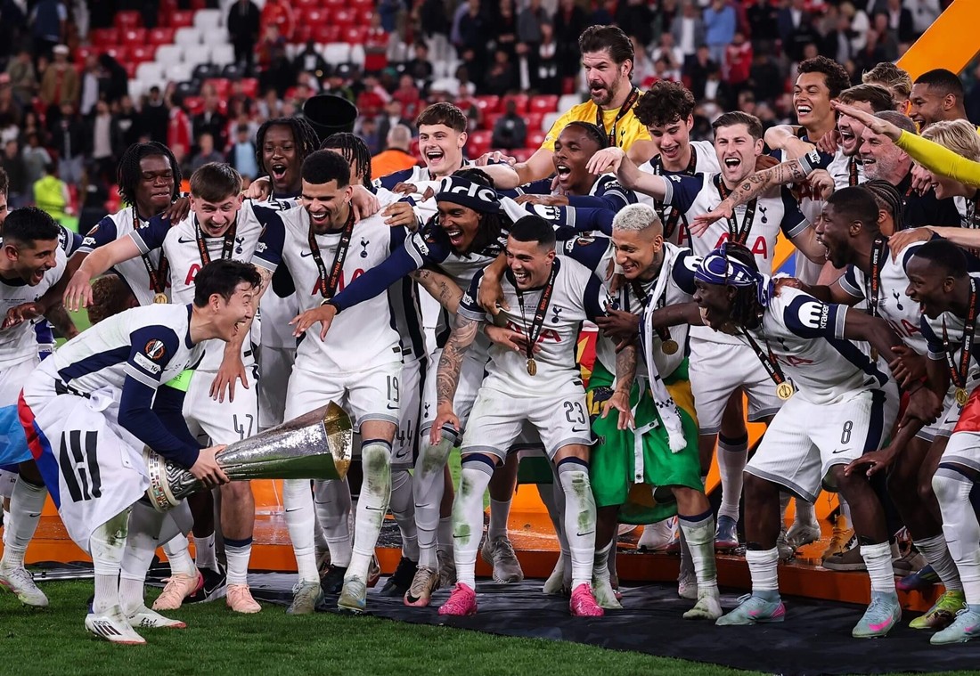 Chức vô địch Europa League đã không thể giúp Tottenham che lấp đi những sai lầm chiến lược.