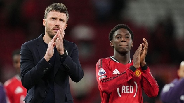Carrick đang được lòng cầu thủ, CĐV và BHL Man United nhưng câu chuyện nhận trách nhiệm chính thức lại rất khó khăn.