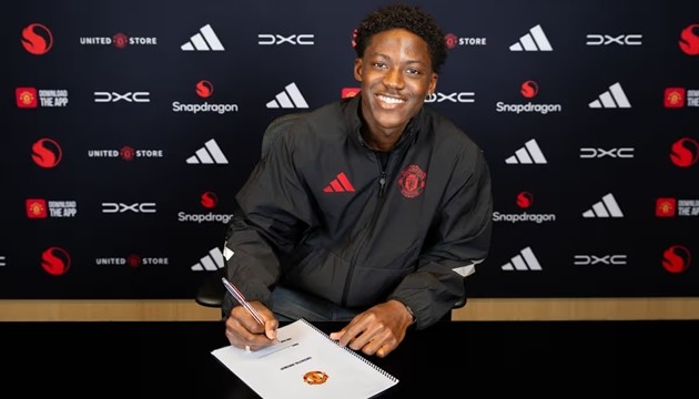 Kobbie Mainoo chính thức gia hạn với đội chủ sân Old Trafford.