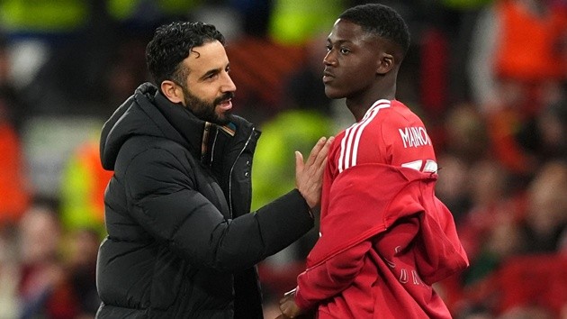 Mainoo đã vượt qua giai đoạn khó khăn cùng Amorim 