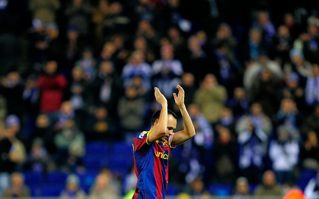 Được tán thưởng giữa lòng Turin, Iniesta xứng danh vua chinh phục trái tim NHM - Bóng Đá