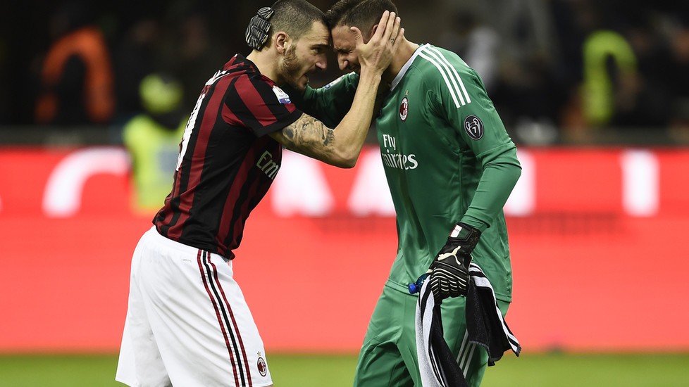 Anh em nhà Donnarumma rớt nước mắt trong ngày bị CĐV 'đuổi cổ' - Bóng Đá