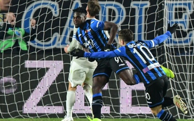 Duvan Zapata: Chân dung sát thủ khiến Ronaldo, Messi phải nể vài phần! - Bóng Đá