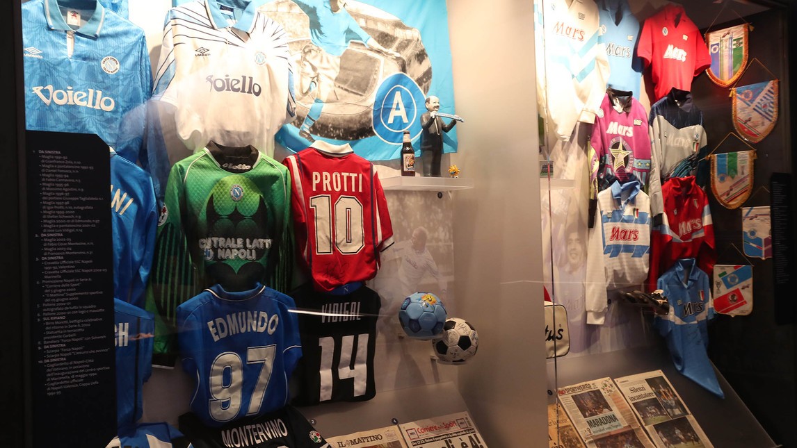 Độc chiếm Serie A, Napoli góp mặt tại bảo tàng khảo cổ - Bóng Đá