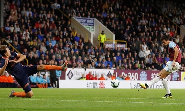 Europa League: Chiến thắng nghẹt thở, Burnley hiện thức hóa 