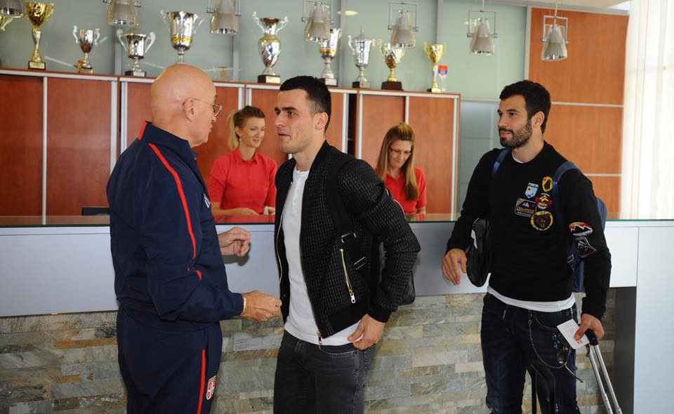 Matic hội ngộ đồng đội cũ tại Serbia - Bóng Đá