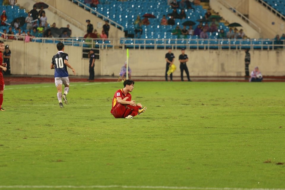TRỰC TIẾP: Việt Nam 1-0 Campuchia: Công Phượng sút trúng cột dọc - Bóng Đá