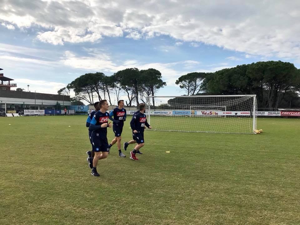 Đánh bại Shakhtar, dàn sao Napoli rủ nhau đi 'hóa trang' - Bóng Đá