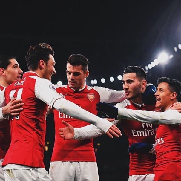 Ozil - Kolasinac: Đôi bạn 'dính như sam' tại Arsenal - Bóng Đá