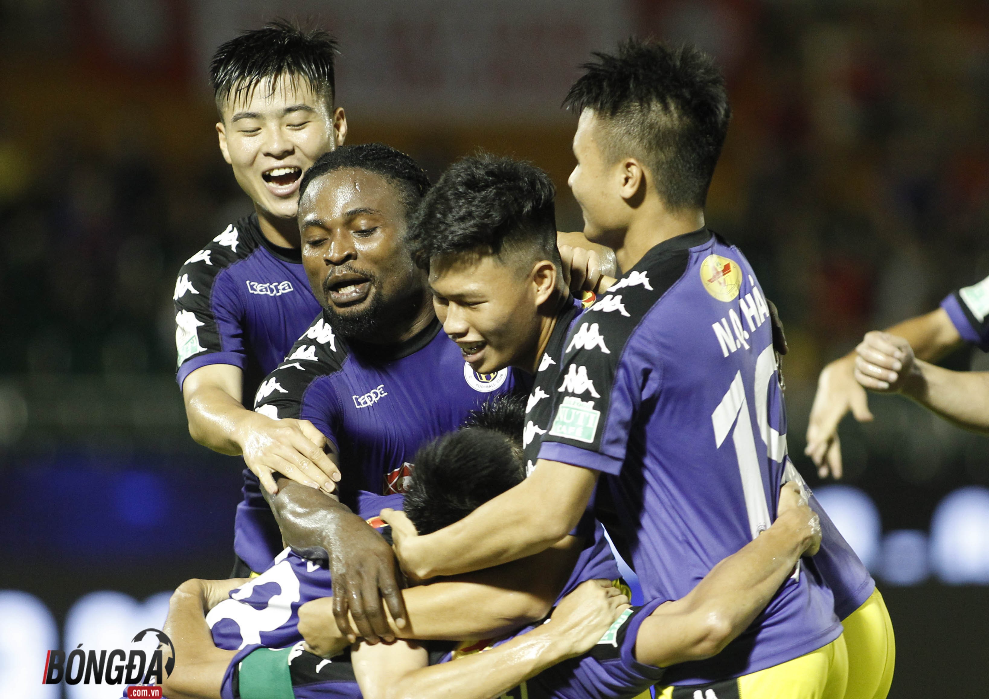TRỰC TIẾP HAGL 0-2 Hà Nội FC (HIỆP 1): Thái Qúy nhân đôi cách biệt - Bóng Đá