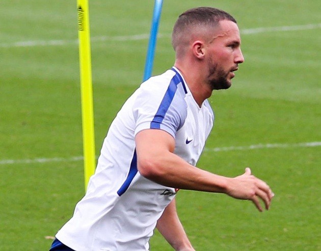 Drinkwater lẻ loi tập luyện chờ ngày ra sân cho Chelsea - Bóng Đá