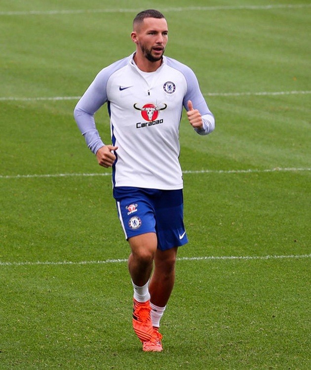 Drinkwater lẻ loi tập luyện chờ ngày ra sân cho Chelsea - Bóng Đá