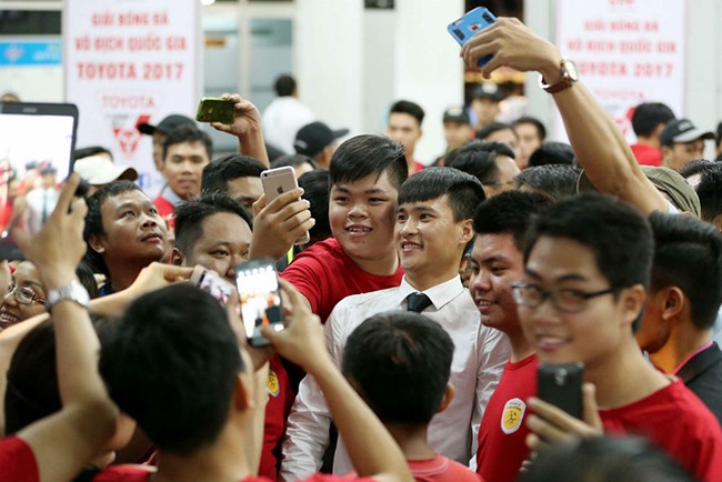 Công Vinh đàm phán Calisto, Miura và Hữu Thắng: Chiêu độc? - Bóng Đá