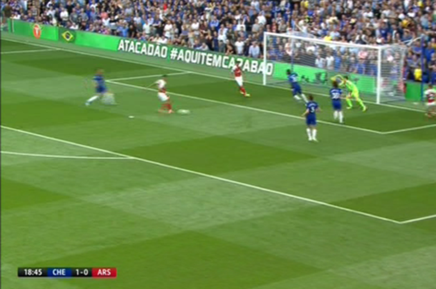 Emery chán không thèm nhìn với pha bỏ lỡ thảm họa của sao Arsenal - Bóng Đá