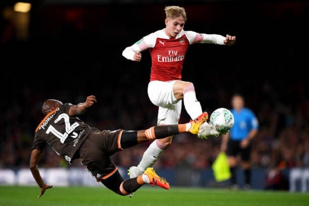 Chỉ cần ra sân 5 phút, thần tài Welbeck đã thiết lập được kỉ lục mới - Bóng Đá