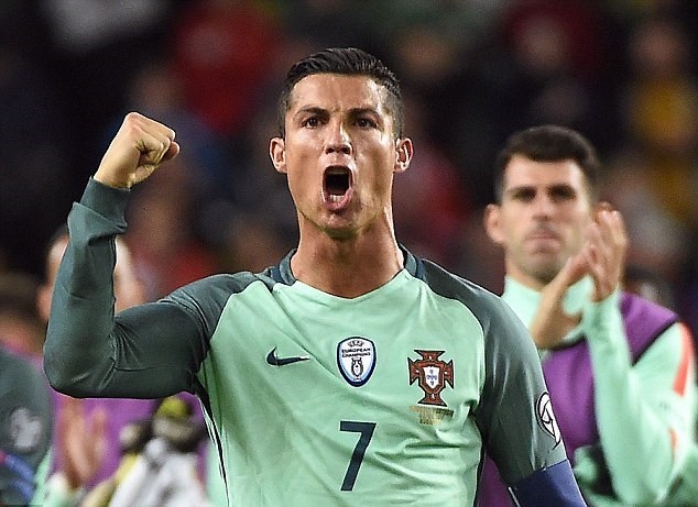 Dàn sao Liverpool thi nhau 'bay' trước Thiên nga đen - Bóng Đá